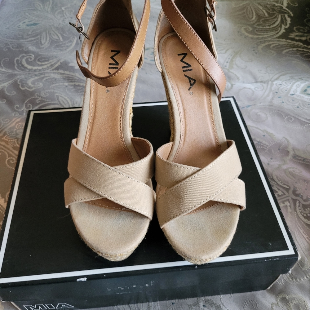 Wedge shoes